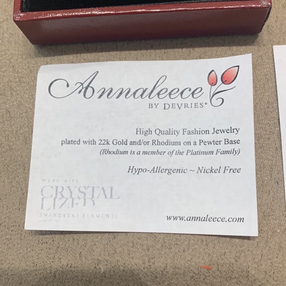 Annaleece by DeVries Necklace and Earrings - Picture 4 of 7